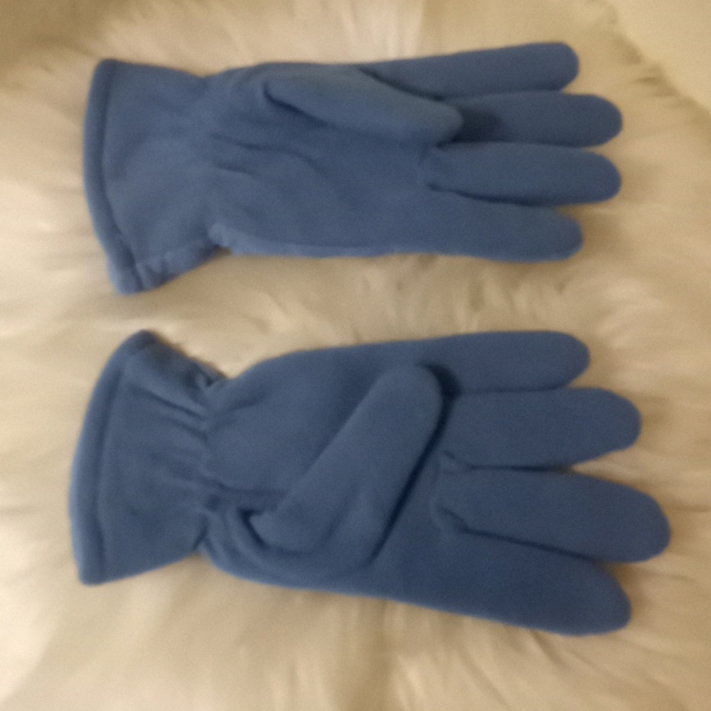 Periwinkle Blue Quilted Fleece Gloves - Picture 6 of 16